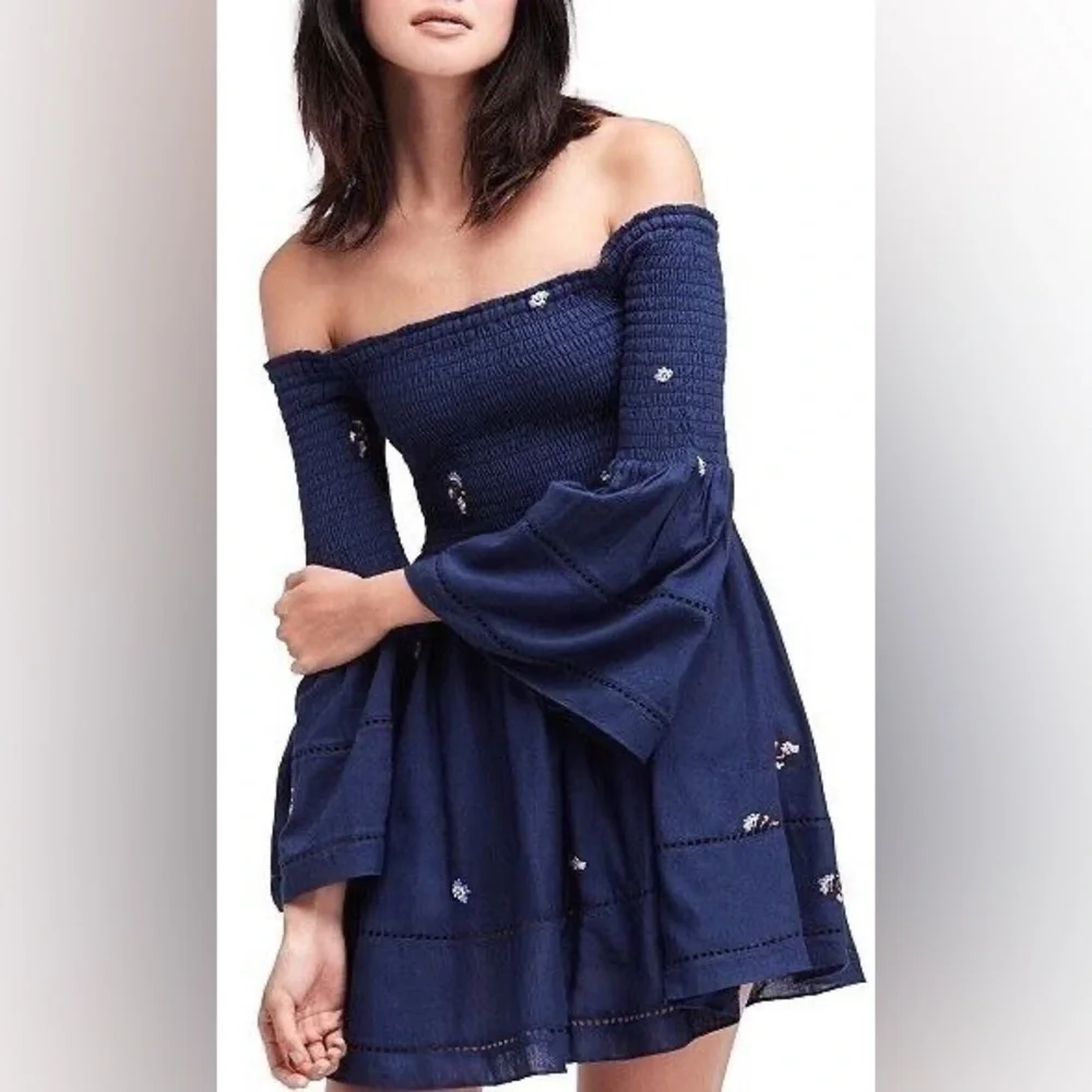 Free People MEDIUM Counting Daisies blue smocked mini dress